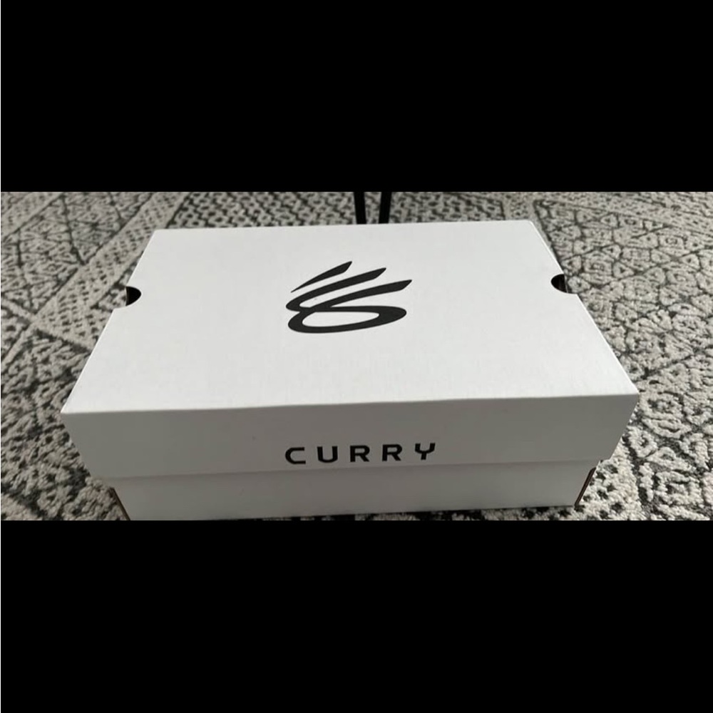Curry Unisex Size 5 Youth Runners
